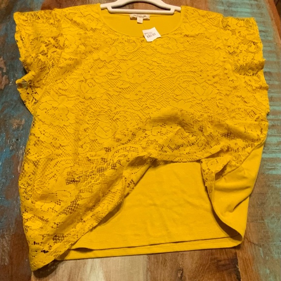🌸🌸 Elegant Yellow Lace Blouse - Picture 3 of 5